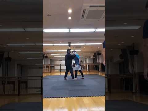 崩しの練習。 #剣護身術 #護身術 #六甲道 #道場 #教室 #習い事 #格闘技 #神戸 #対刃物 #女性のための護身術#shorts