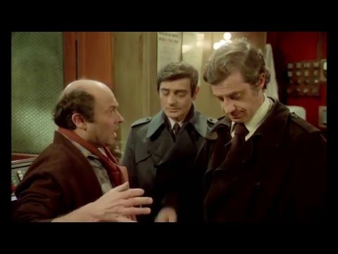 Peur sur la ville (1975) - Frapper un policier avec un couteau, est-ce que c'est sérieux ça