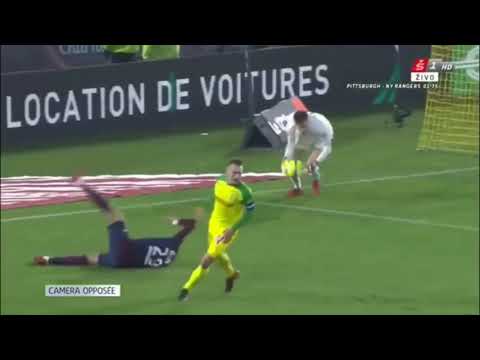 Schiedsrichter wird gefoult// gelb,rot