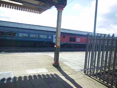 67 015 pulling in to Rhyl Station. 29th March 2018.