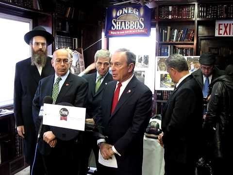 Mayor Bloomberg at "Oneg Shabbos" food distribution