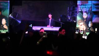 Robin Thicke performing Whitney Houston- Exhale Tribute Live (Whispers In the Dark WGCI) Chicago