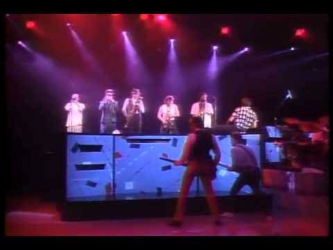 Huey Lewis & The News - Hip To Be Square (live)
