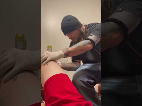 Big!! Knee tattoo!!!! 😮😮😮😮