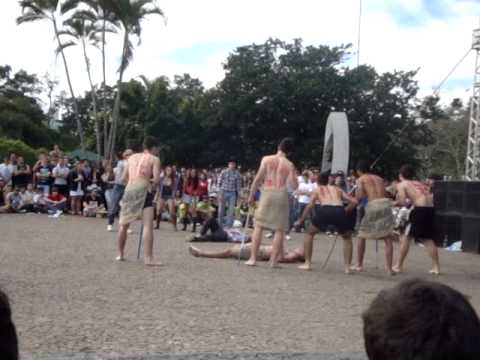 dança do trote dos calouros da automação 2013.2 UFSC