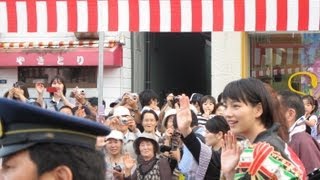 あまちゃん（能年玲奈）in2013久慈アキ祭り 久慈大パニック　ノーカット - YouTube