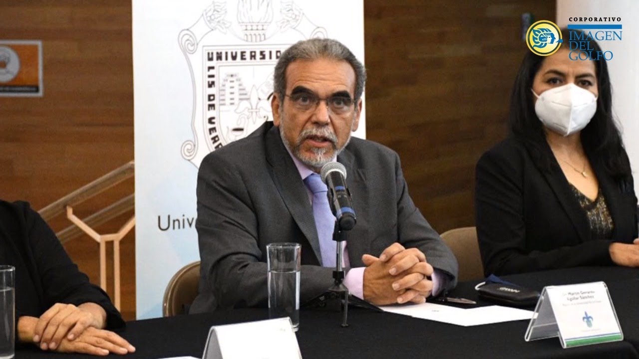 Martín Aguilar Sánchez toma protesta como rector de la UV