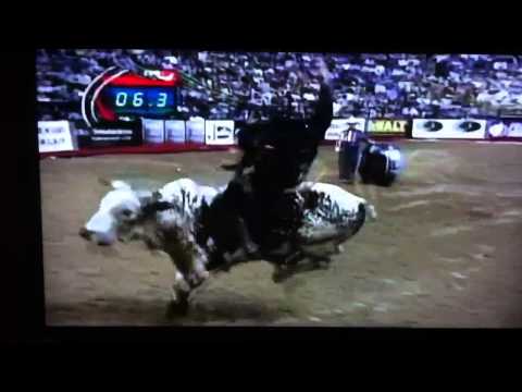 Adriano Moraes v.s. bone collector