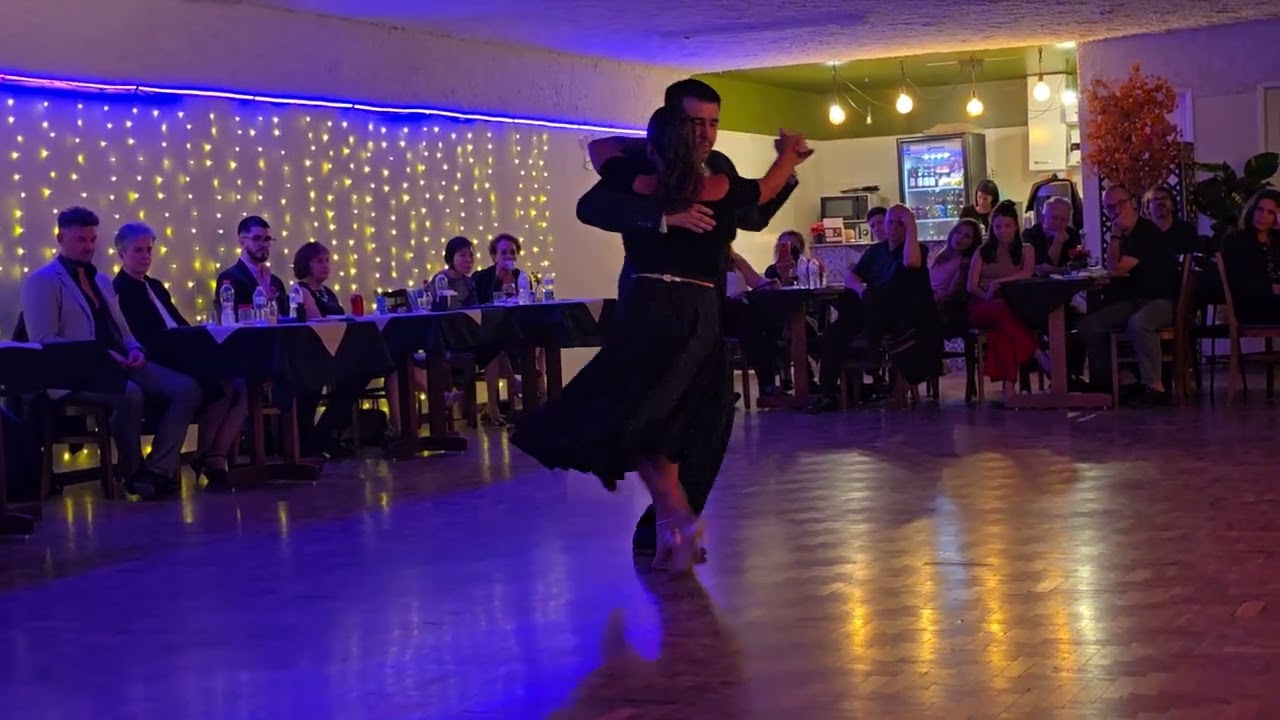 Video thumbnail for Gaby Mataloni e Ariel Taritolay 3/3 - La Rebelde