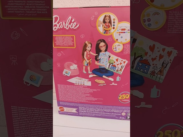 Vídeo relacionado con Barbie Tú Puedes ser Muñeca Profesiones Terapeuta de Arte con niña y Accesorios de Salud Mental, Juguete +3 años (Mattel HRG48)
