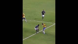 Download lagu O Robinho abusava no futebol. 🤯 #Robinho #skills #dribbling #dribleshumilhantes mp3