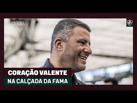 WASHINGTON CORAÇÃO VALENTE COLOCA OS PÉS NA CALÇADA DA FAMA DO MARACANÃ