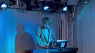 人前で歌うの久しぶりすぎて緊張