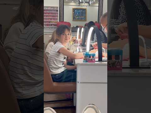 Nail Spa day for EVERYONE 🤣 #nailsalon #vlog #twins