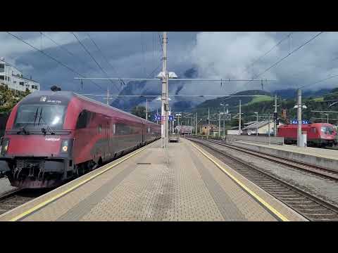Einfahrt des railjet 596 "Gasteinertal" und EuroCity 164 "Transalpin" am 11.09.2022 in Bischofshofen