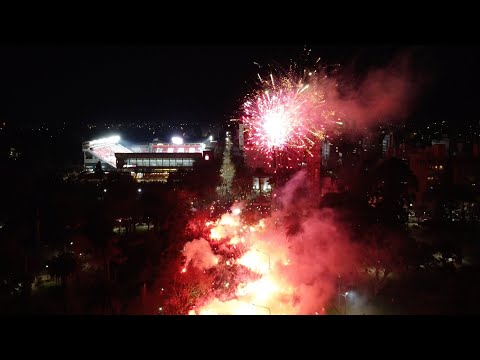 "#Estudiantes drone FULL HD 4K recibimiento al plantel en estadio UNO | Copa Sudamericana 2023" Barra: Los Leales • Club: Estudiantes de La Plata