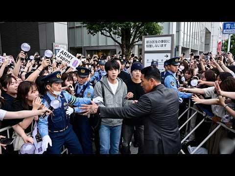 Fans in Tokyo Became Hysterical! MR.LEE Protected Jin and Jungkook When the Situation Heated Up!