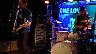 Pelle Miljoona United - Lanka palaa (live @ Bar Loose Helsinki, 17.04.2013)
