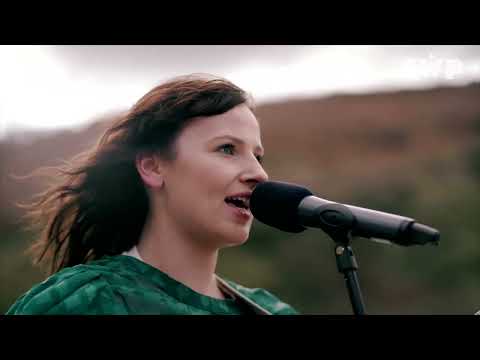 Mari Mathias - Pais Dinogad | CURADUR