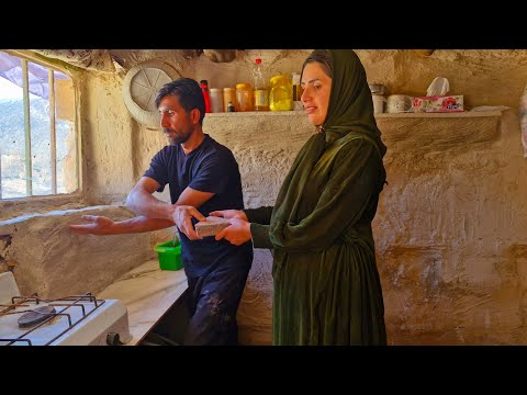 Lover Builds Amazing Hut After Four Years of Homelessness