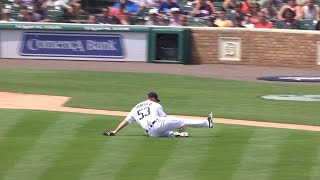 CWS@DET: Saupold makes an incredible sliding play
