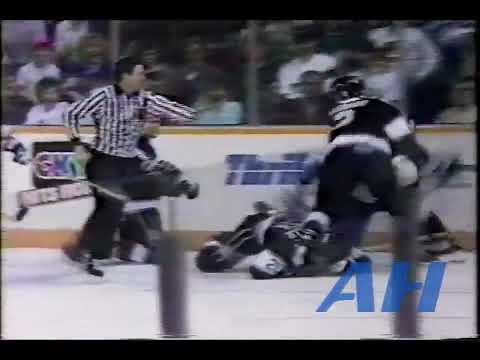 NHL Mar. 4, 1990 Winnipeg Jets v Los Angeles Kings (R) Shawn Cronin v Brian Benning (R)