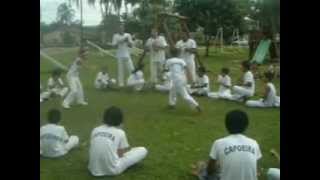 preview picture of video 'apresentação de capoeira do peti de itapaci'