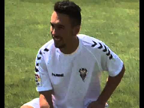 El Alba presenta a su primer fichaje: Adriá Carmona