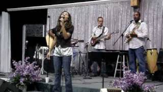 Dafne Gomes e Band In concert