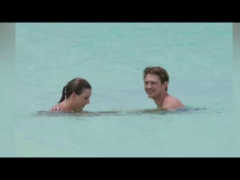 download lagu mp3 mp4 Taylor Swift Joe Alwyn Bikini, download lagu Taylor Swift Joe Alwyn Bikini gratis, unduh video klip Taylor Swift Joe Alwyn Bikini