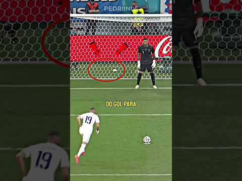 QUANDO PEPE SINALIZOU PARA O GOLEIRO MERGULHAR PARA A DIREITA PARA DEFENDER O PÊNALTI