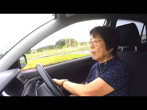 Vorsicht: Oma am Steuer!