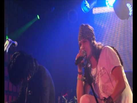 COVERHEADS - CRYIN - GLAMNATION PARTY 29-10-2011