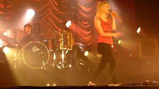 Paramore - Looking Up HD (London Wembley Arena 18/12/2009)