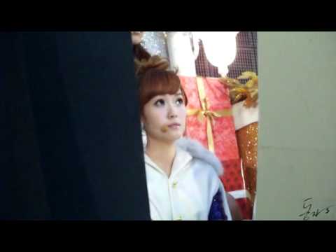 [Fancam] 101229 SNSD Jessica Sleepy Zzzz..