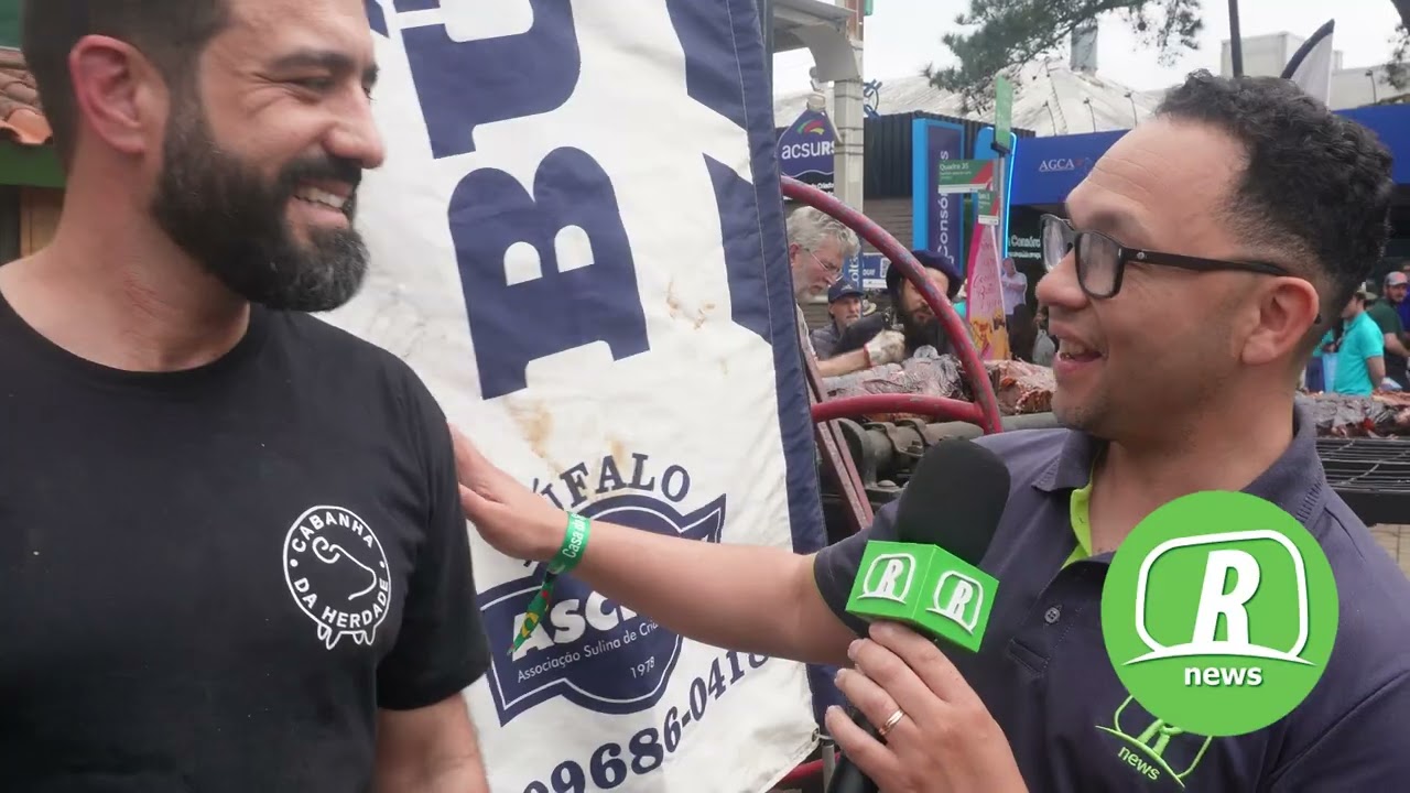 Búfalo inteiro no fogo: ação surpreende visitantes da Expointer