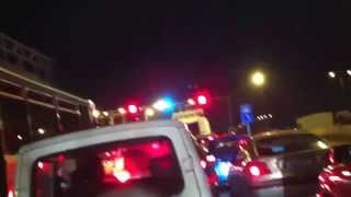 preview picture of video 'Autoroute à péage de Camberène 23h. Une seule caisse fonctionne. Embouteillage monstre. Senac SA'