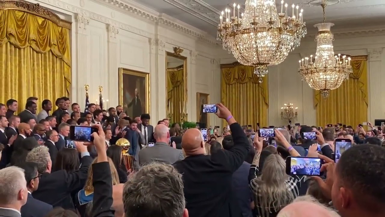 Vice President Kamala Harris introduced President Joe Biden and Stephen Curry 👏