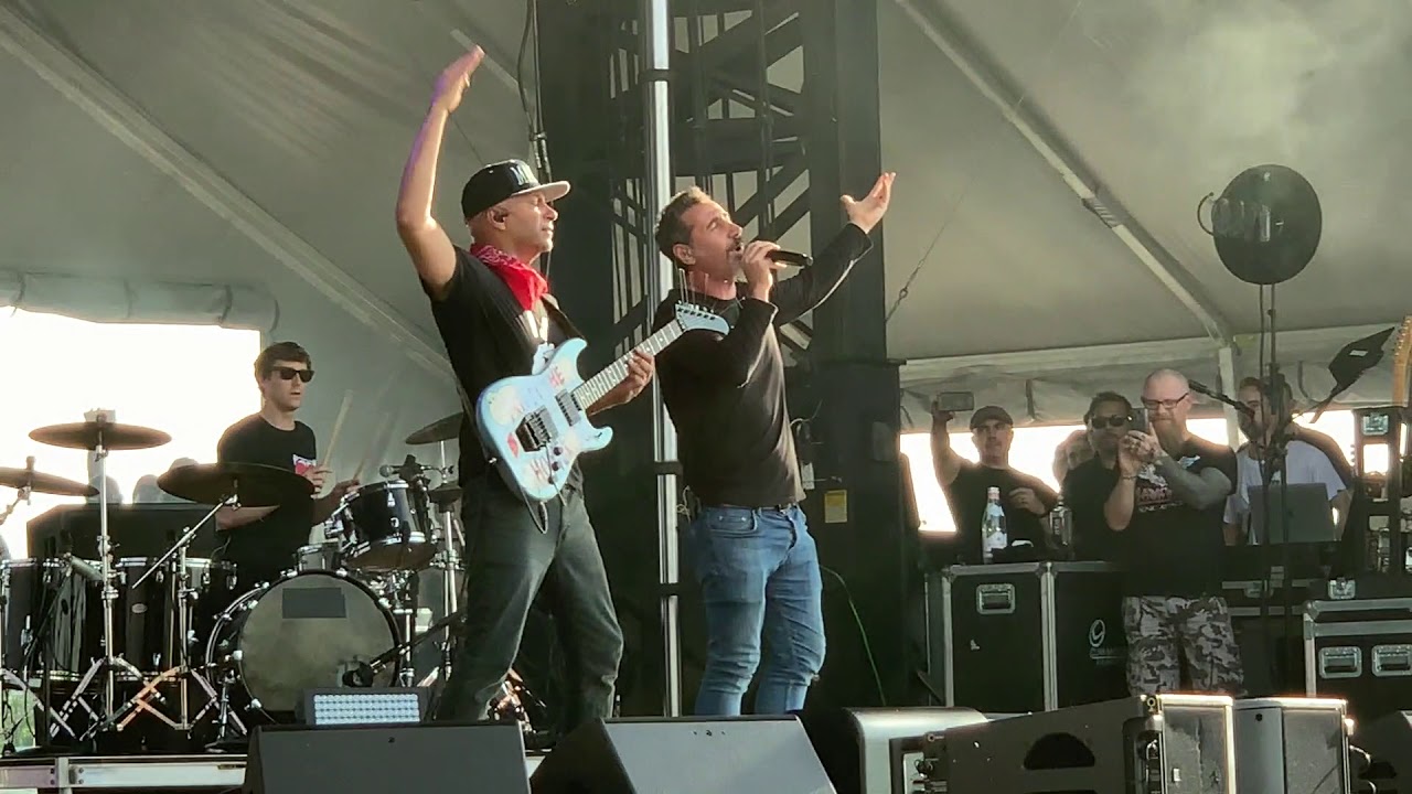 Tom Morello - Rage Against the Machine Medley (w/ Serj Tankian) @ Sonic Temple (May 17, 2019) - YouTube