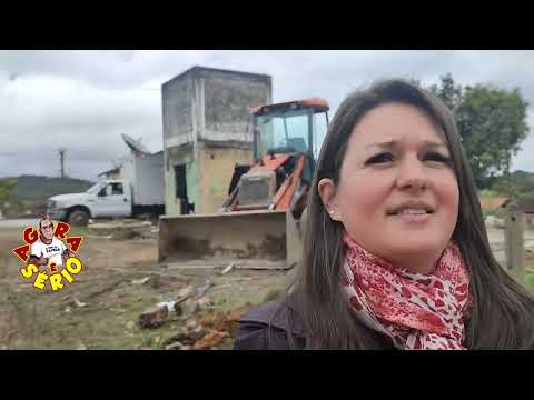VEJA O DIA QUE O GOVERNO AYRES SCORSATTO TEVE QUE CUMPRIR O MANDADO DE REINTEGRAÇÃO DE POSSE DE TERRENO PÚBLICO EM JUQUITIBA ONDE MORAVA 5 FAMÍLIAS A MAIS DE 20 ANOS SEM PAGAR ALUGUEL , ÁGUA , LUZ , SEM LICITAÇÃO OU CONCESSÃO DO ESPAÇO PÚBLICO PROMOÇ