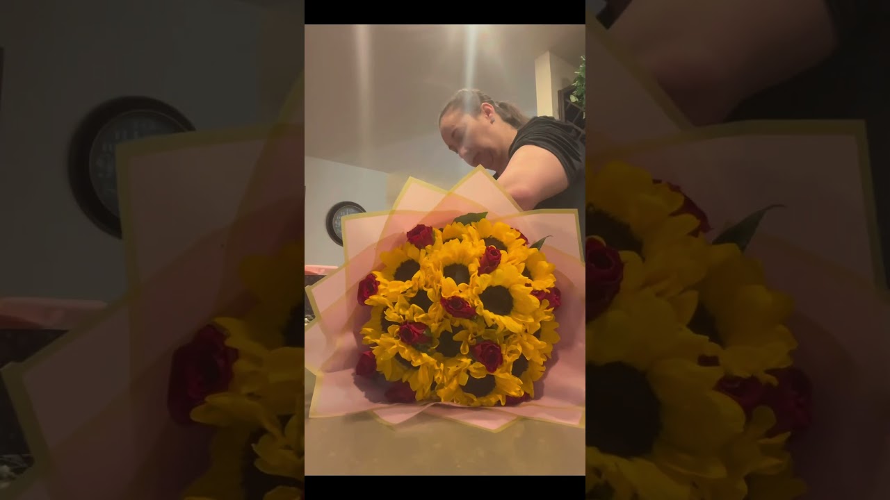 Ramo de rosas y girasoles #emprendedesdecasa #rosas #bouquets #flores #videosviral #trendingshorts