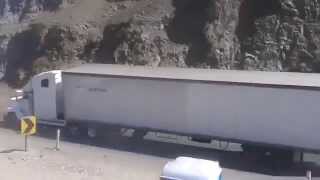 preview picture of video 'Volcamiento Camión Ruta 5 Norte-Truck Accident'