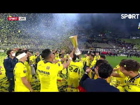 Villarreal lift the UEFA Europa League! 🟡