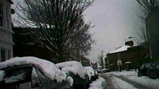 preview picture of video 'SNOW IN LONDON- CYCLING IN FULHAM SW6 2/2/09'