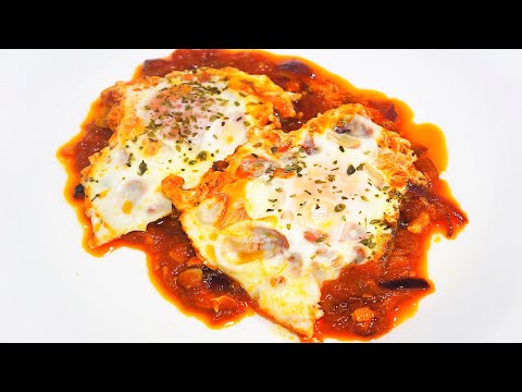 Huevos escalfados con tomate frito