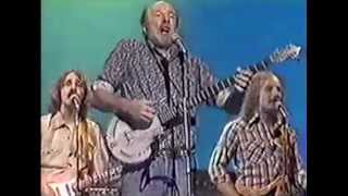 Pete Seeger & Arlo Guthrie - You Gotta Walk That Lonesome Valley