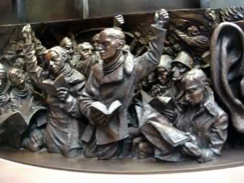 Paul Day's sculpture The Meeting Place