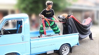 Download lagu A fierce sacrificial cow ran away!! The whole village ran away [LOL poll] THERE IS A BULL ICAL MB... mp3