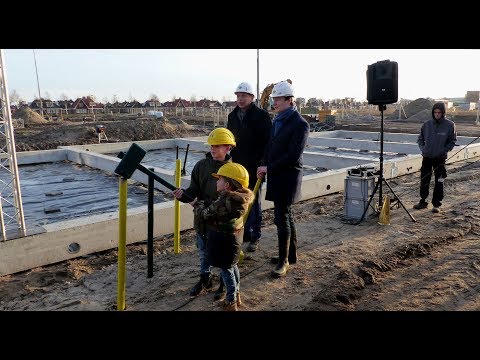 Woningbouw 'De Haven' (17) Wethouder Bal start bouw 'Botter' / Spijkenisse 2019