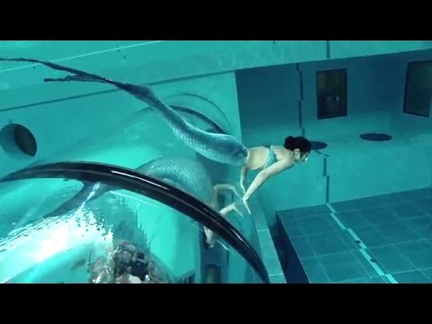 Mermaid Show In World's Deepest Pool Y-40